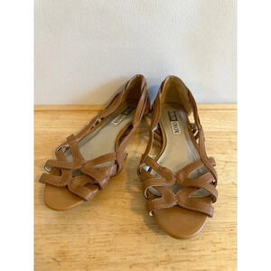 XOXO Women’s size 8 brown flat sandals